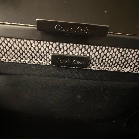 Slim Calvin Klein silver snake print clutch - Picture 2 of 13